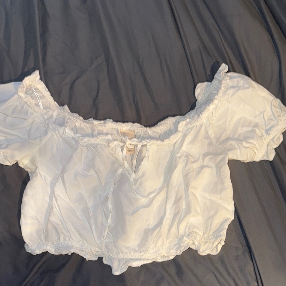 H&M Cream Ruffled Crop Blouse Short Sleeve